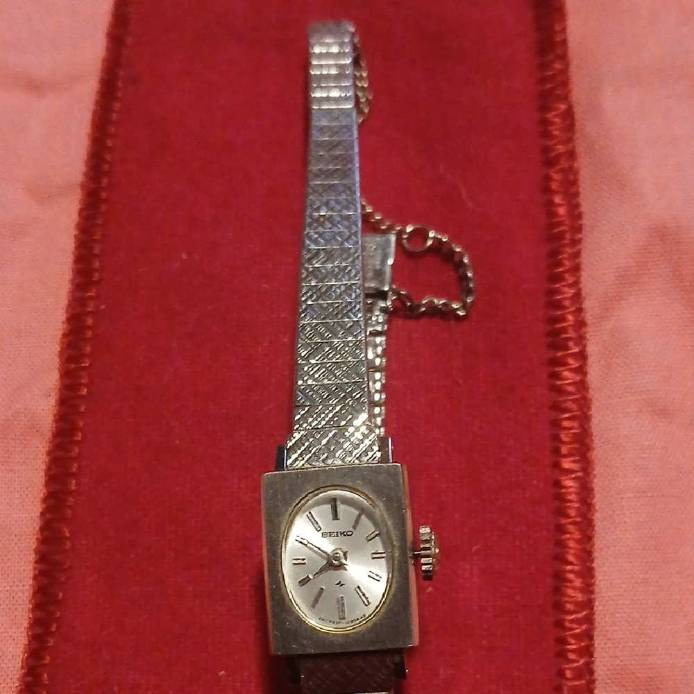 Seiko Silver Watch With Rectangular Face - image 1